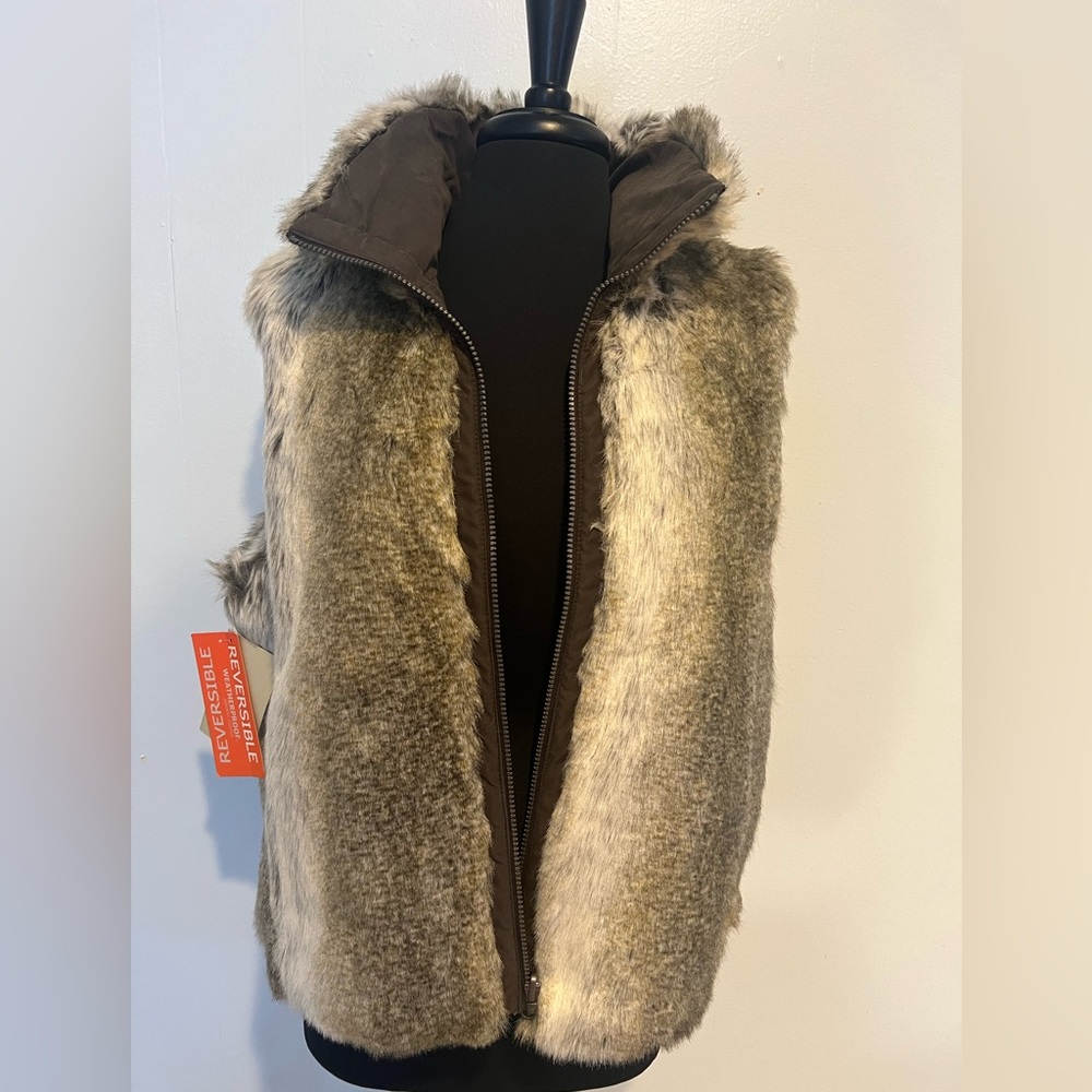 BNWT furry vest reversible XL